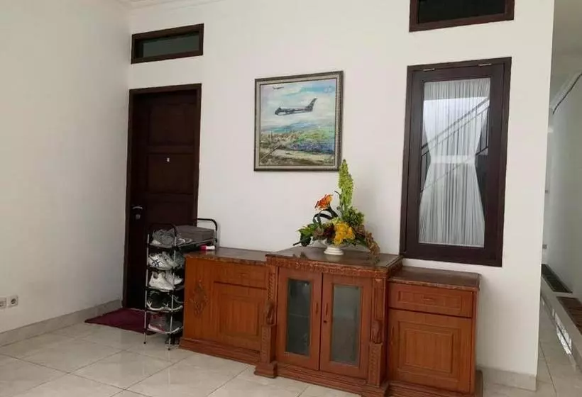 ホテル Oyo 2998 Tasha Kost