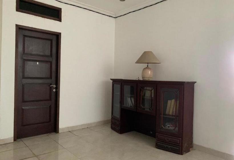 Hotel Oyo 2998 Tasha Kost