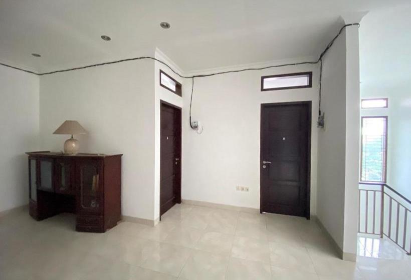 Hotel Oyo 2998 Tasha Kost