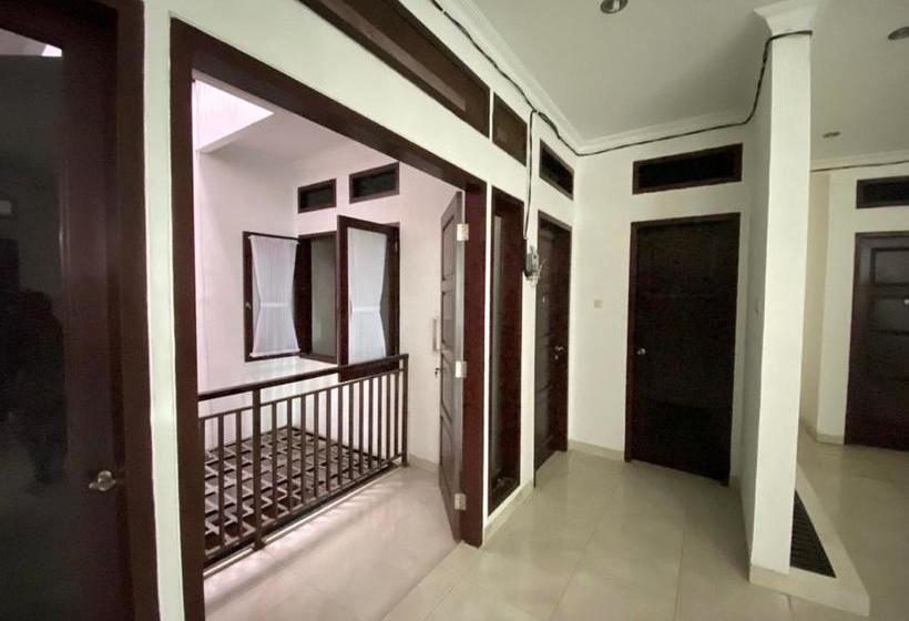 Hotel Oyo 2998 Tasha Kost