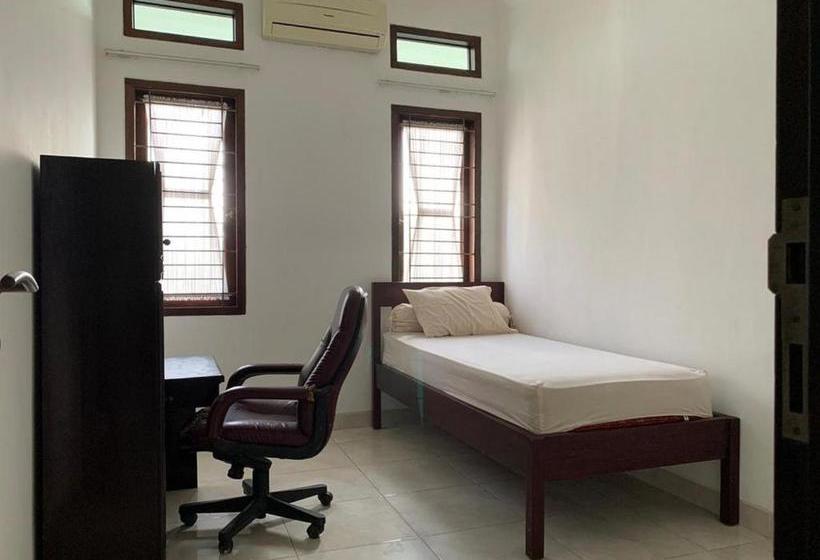 Hotel Oyo 2998 Tasha Kost