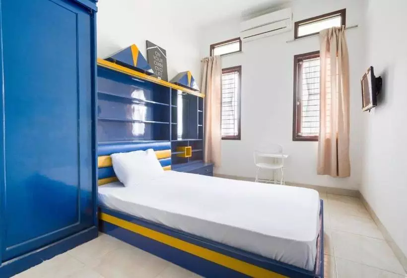 ホテル Oyo 2998 Tasha Kost