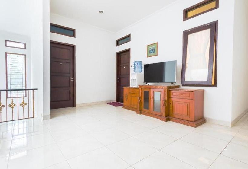 Hotel Oyo 2998 Tasha Kost