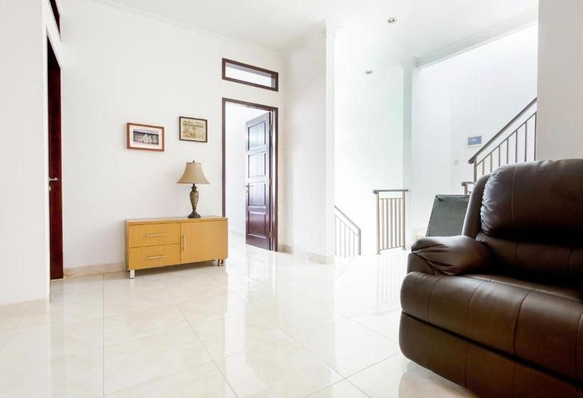 Hotel Oyo 2998 Tasha Kost