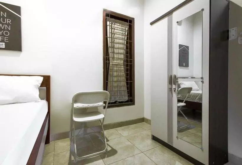 ホテル Oyo 2998 Tasha Kost