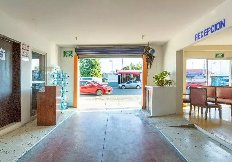 Hotelli Oyo  Cristal