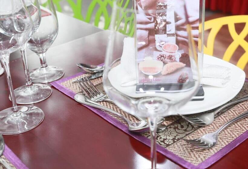 Sealong Bay Zhongqi Conifer Hotel 海龙湾中启康年酒店