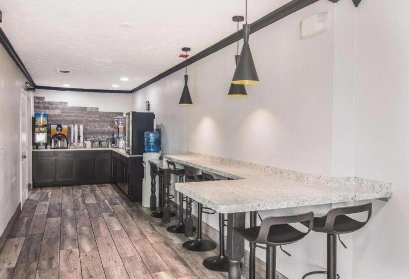 ホテル Americas Best Value Inn Alliance