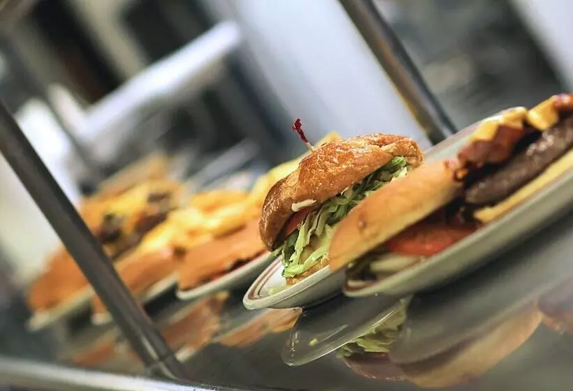 هتل Sundowner Station