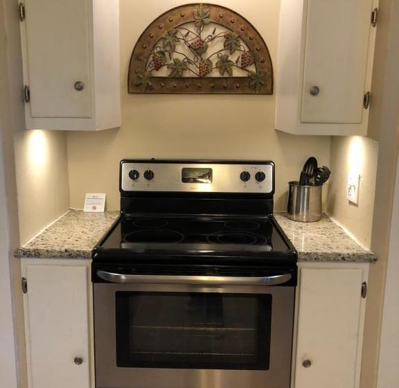 فندق Sunset Inn And Suites