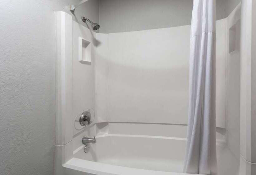 هتل Super 8 By Wyndham Amarillo Central Tx