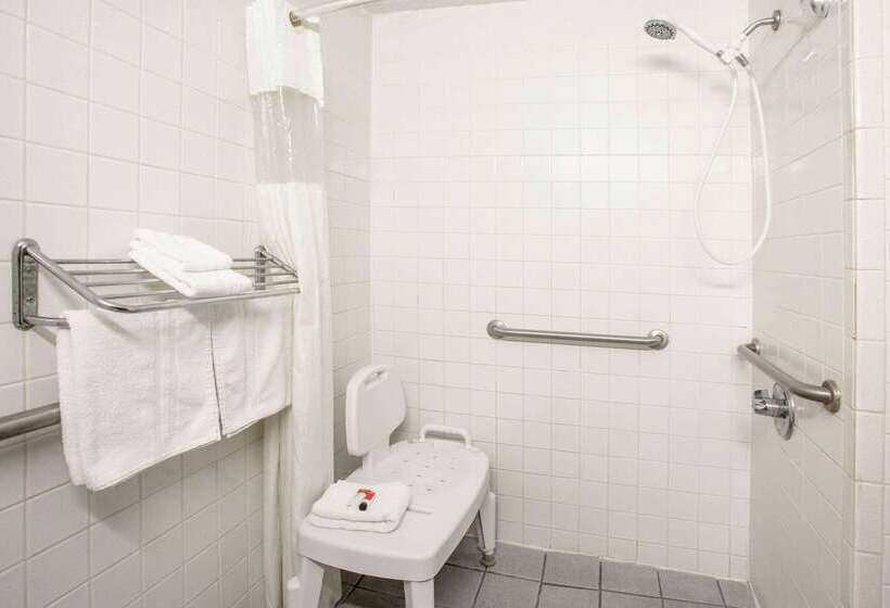 هتل Super 8 By Wyndham Amarillo Central Tx