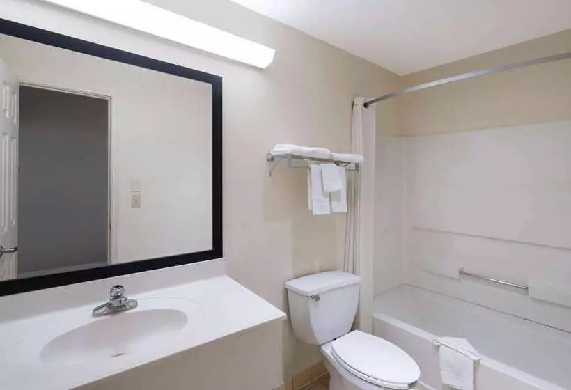 Szálloda Super 8 By Wyndham Cleveland