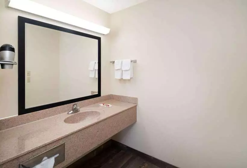 Szálloda Super 8 By Wyndham Cleveland