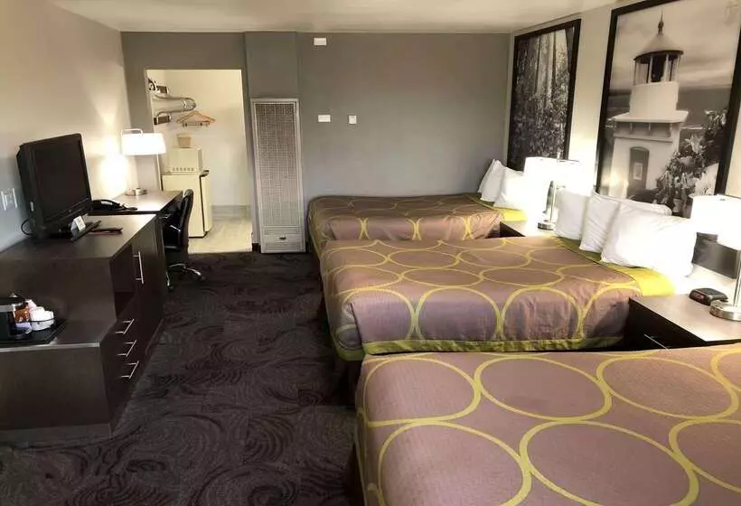 Отель Super 8 By Wyndham Eureka