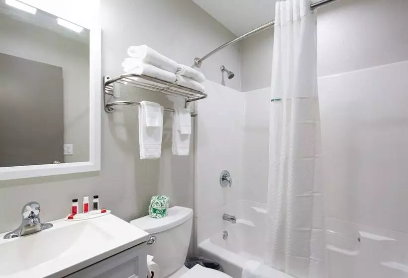 Отель Super 8 By Wyndham Eureka