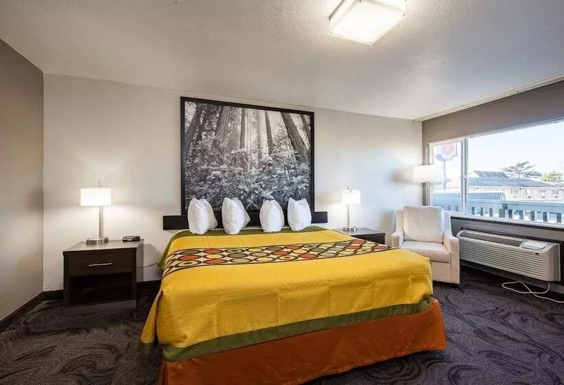 Отель Super 8 By Wyndham Eureka