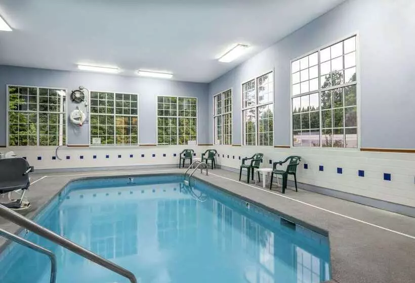 هتل Super 8 By Wyndham Fayetteville