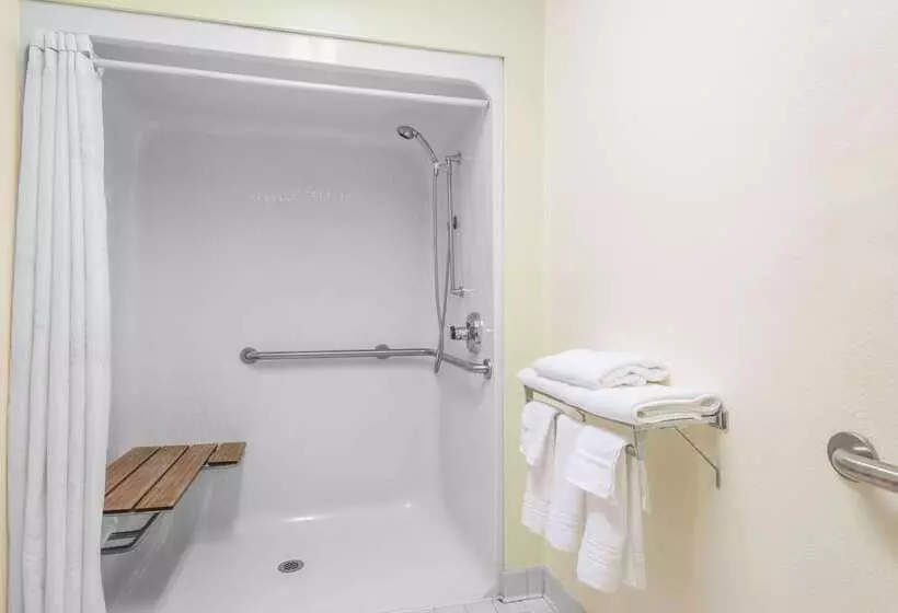 هتل Super 8 By Wyndham Fayetteville