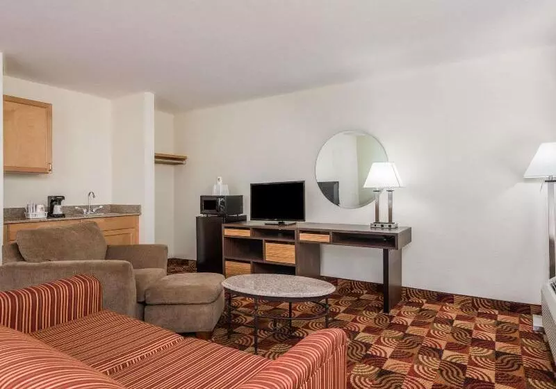 هتل Super 8 By Wyndham Fayetteville