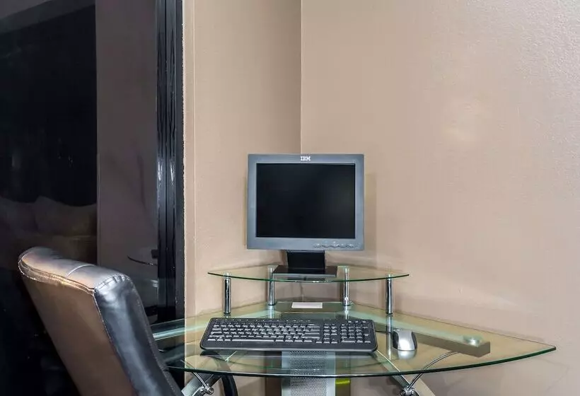 Отель Super 8 By Wyndham Mesa Gilbert