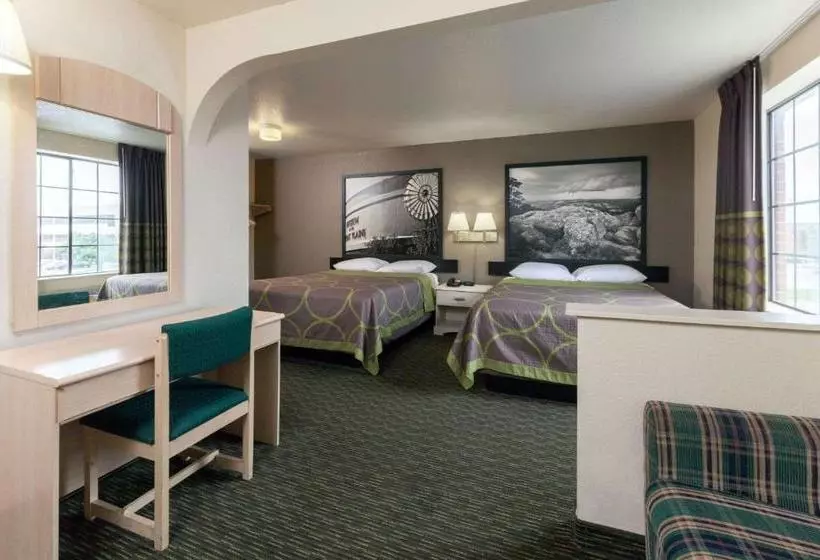 فندق Super 8 By Wyndham Tulsa/downtown/east