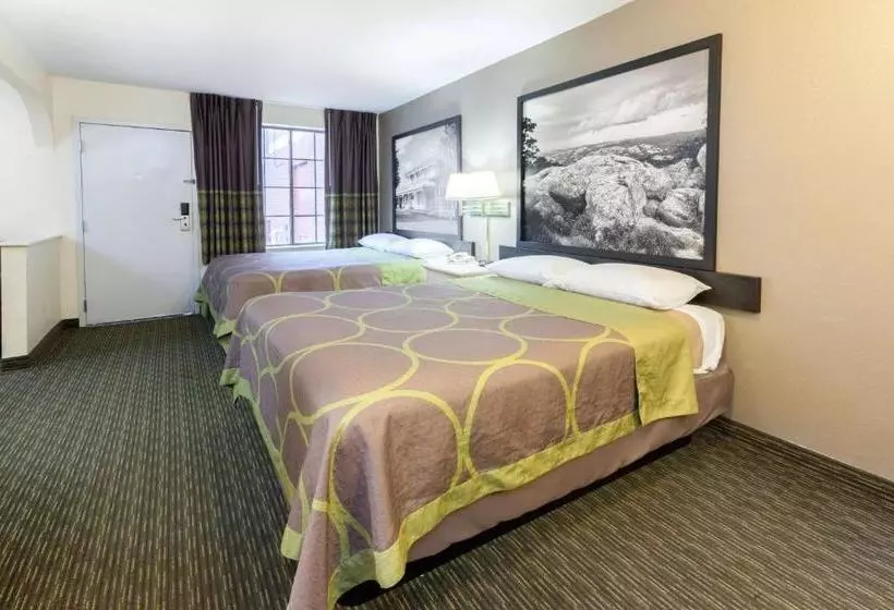 فندق Super 8 By Wyndham Tulsa/downtown/east