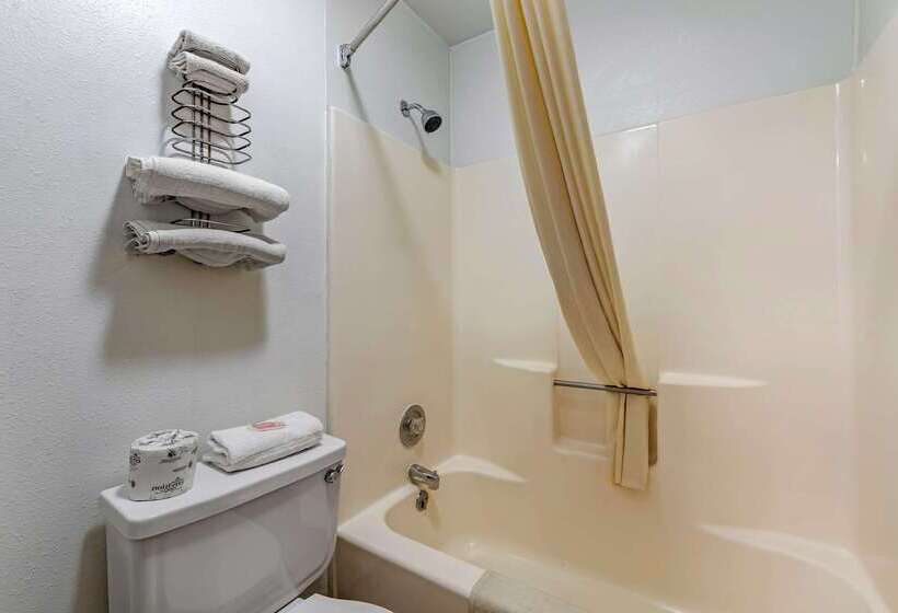 فندق على الطريق Econo Lodge La Junta