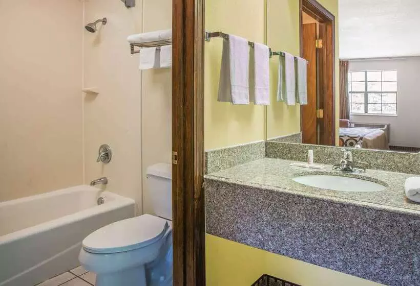 모텔 Super 8 By Wyndham Cabot