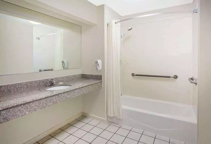 모텔 Super 8 By Wyndham Cabot