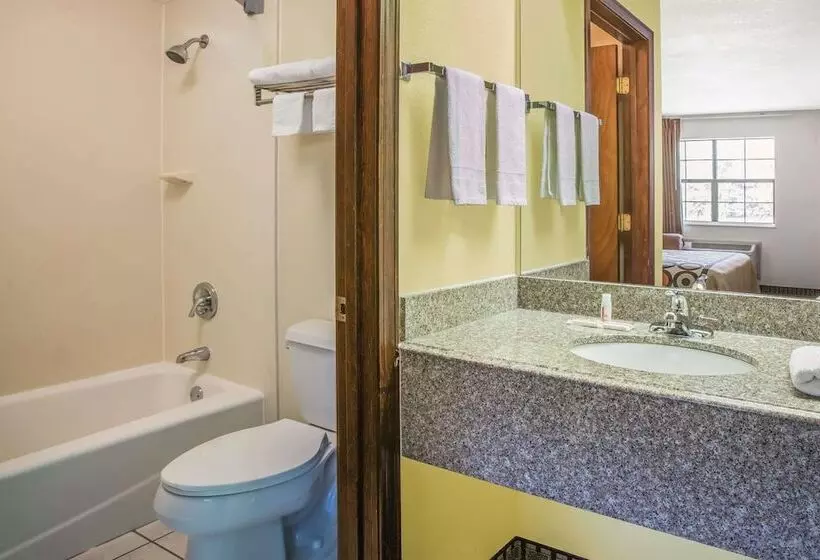 모텔 Super 8 By Wyndham Cabot