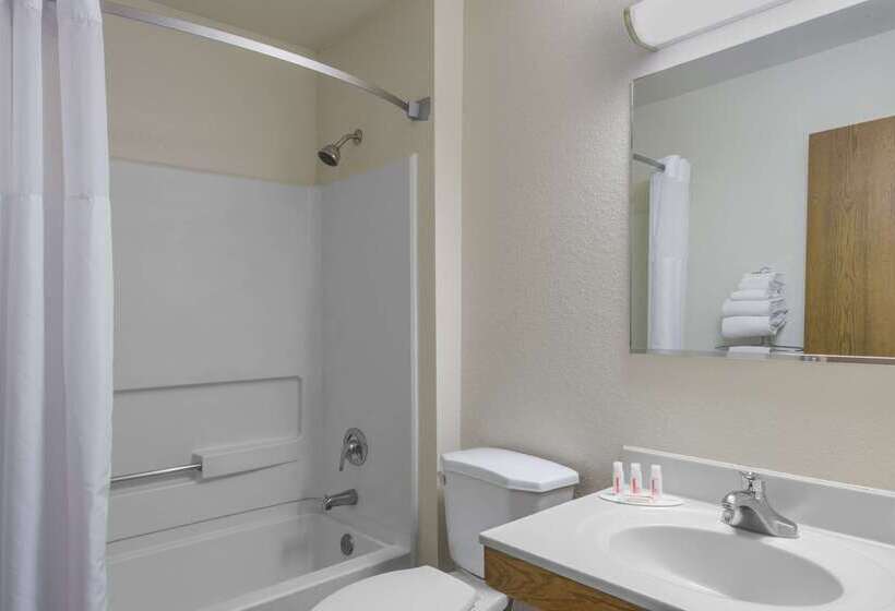 汽车旅馆 Super 8 By Wyndham Delmont