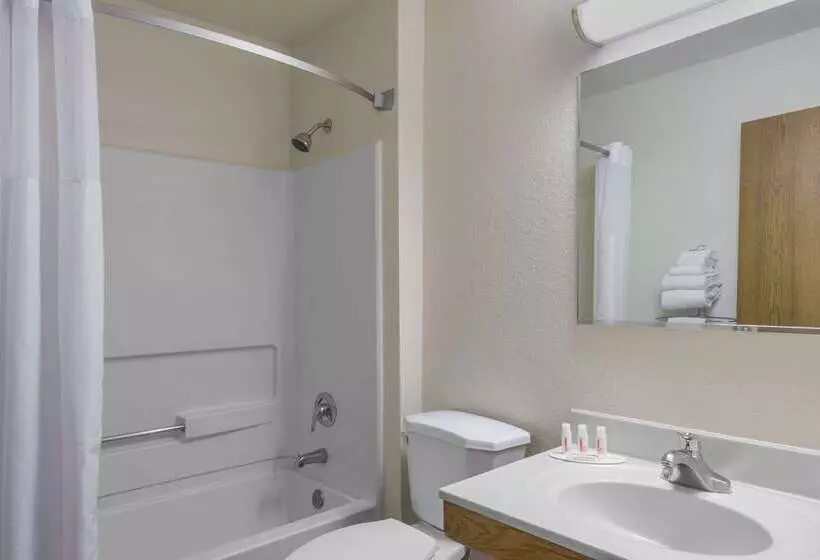 汽车旅馆  Super 8 By Wyndham Delmont