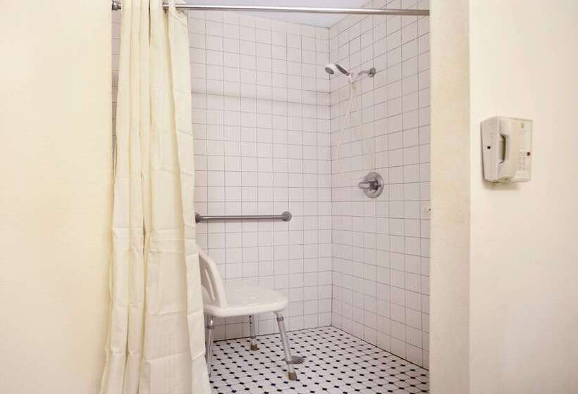 فندق على الطريق Super 8 By Wyndham Forrest City Ar