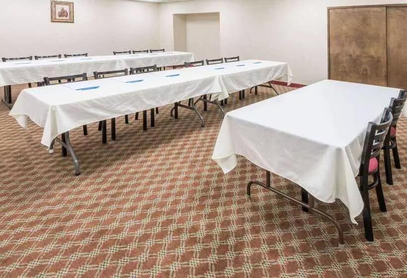 מוטל Super 8 By Wyndham Henrietta/rochester Area