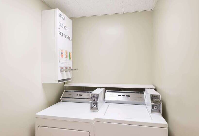 Motel Super 8 By Wyndham Henrietta/rochester Area