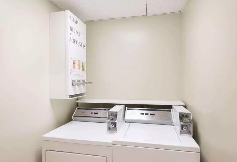 מוטל Super 8 By Wyndham Henrietta/rochester Area