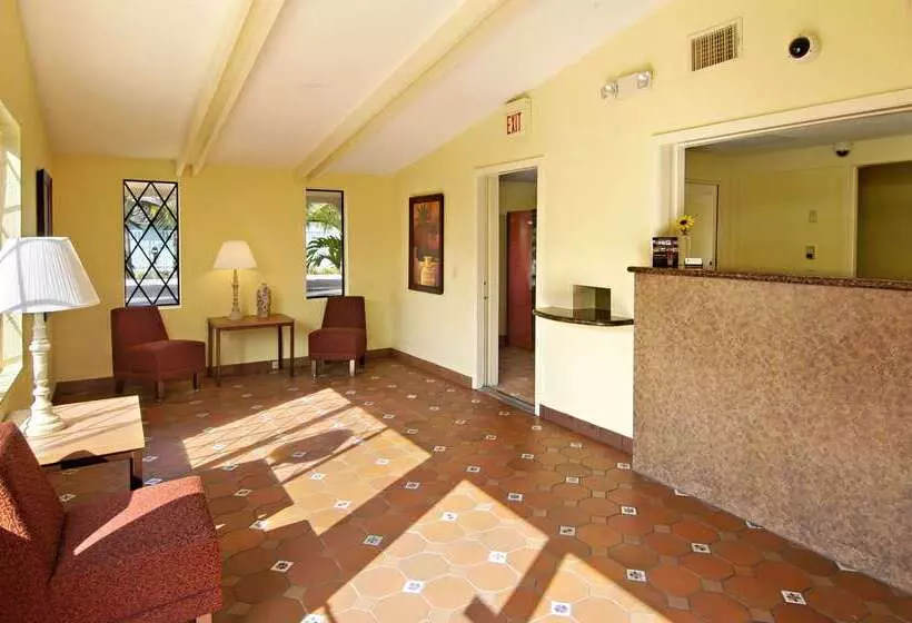 모텔 Super 8 By Wyndham Lantana West Palm Beach