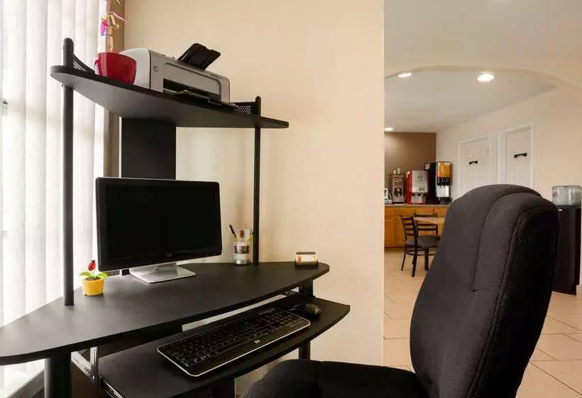 汽车旅馆 Super 8 By Wyndham Pleasanton