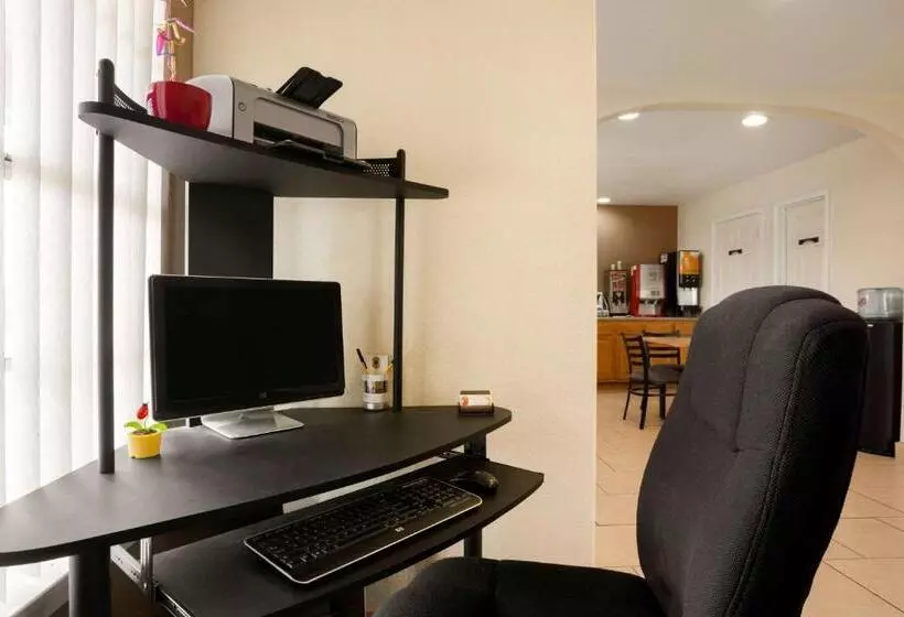 汽车旅馆 Super 8 By Wyndham Pleasanton