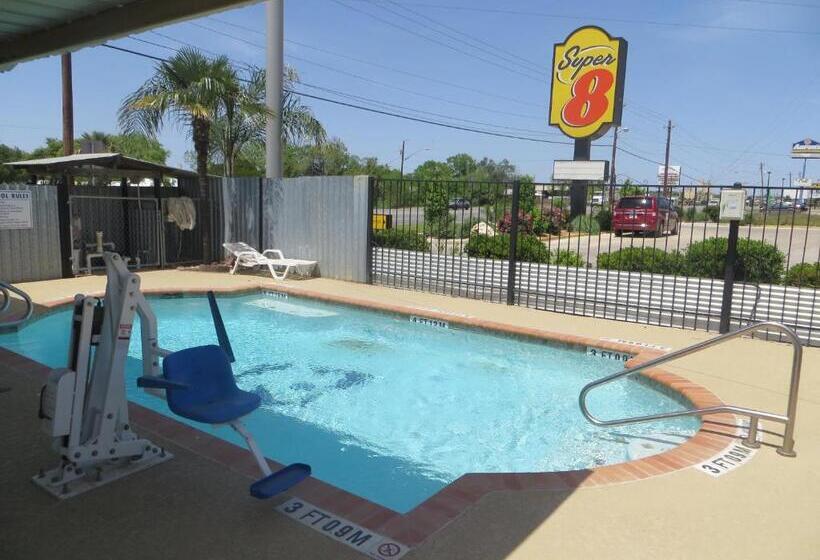 فندق على الطريق Super 8 By Wyndham Pleasanton