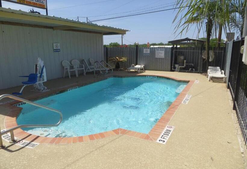 فندق على الطريق Super 8 By Wyndham Pleasanton