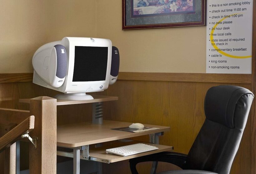 فندق على الطريق Super 8 By Wyndham Russellville