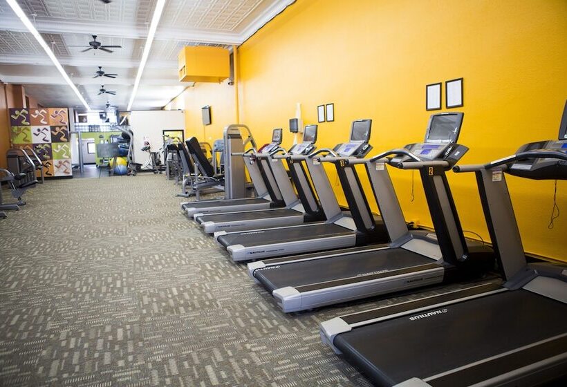 فندق على الطريق Super 8 By Wyndham St. James