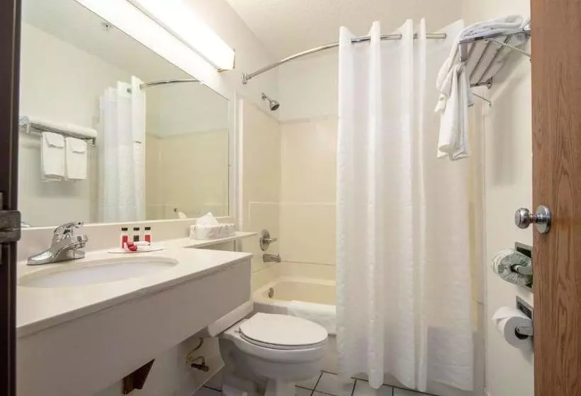 모텔 Super 8 By Wyndham Steubenville