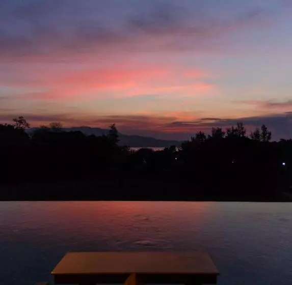 Hotelli Symphony Samudra Beachside Jungle Resort And Spa