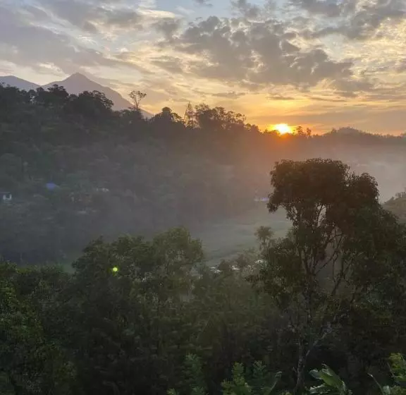 Bed and Breakfast Munnar Bnb