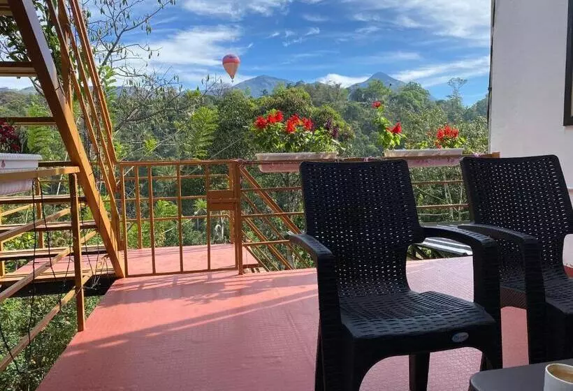 Bed and Breakfast Munnar Bnb