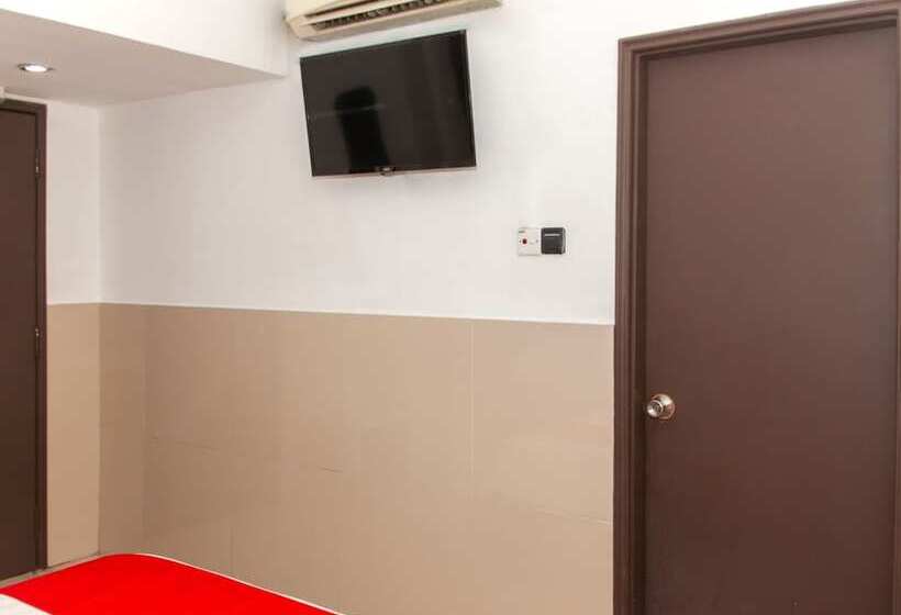 Otel Oyo 89851 Leila