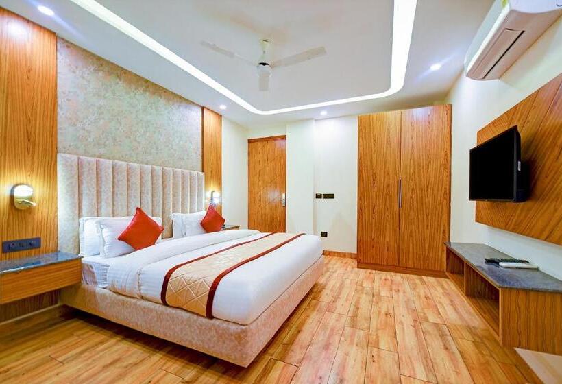 Fabhotel Soft Petals